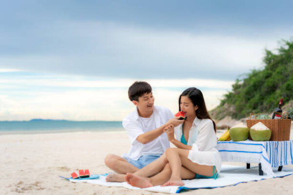 romantic-couples-on-beach-Phuket-honeymoon-packages